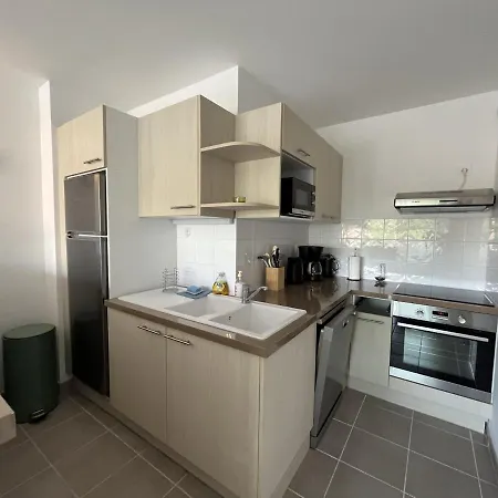 Superbe T3 De 66 M² Centre Avec Parking Et Balcon A 200m De La - Fr-1-374-196