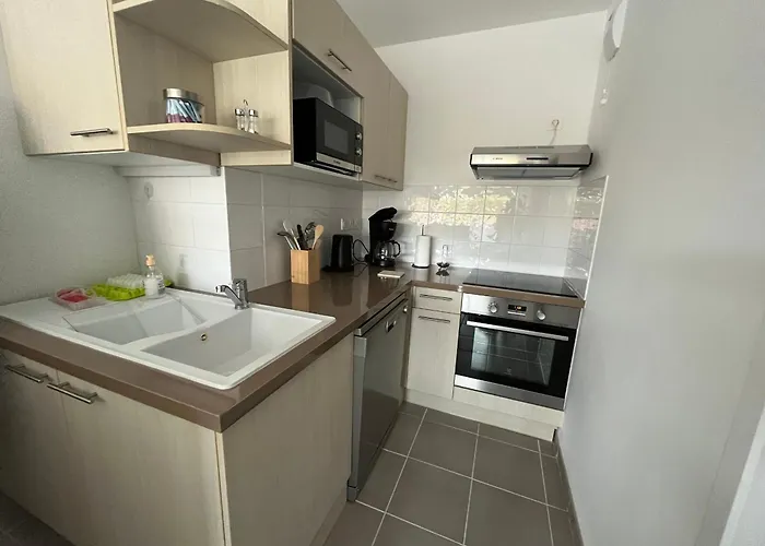 Superbe T3 De 66 M² Centre Avec Parking Et Balcon A 200m De La - Fr-1-374-196 * Arcachón